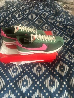 Nike Green Low-Top Sneakers with Pink Swoosh